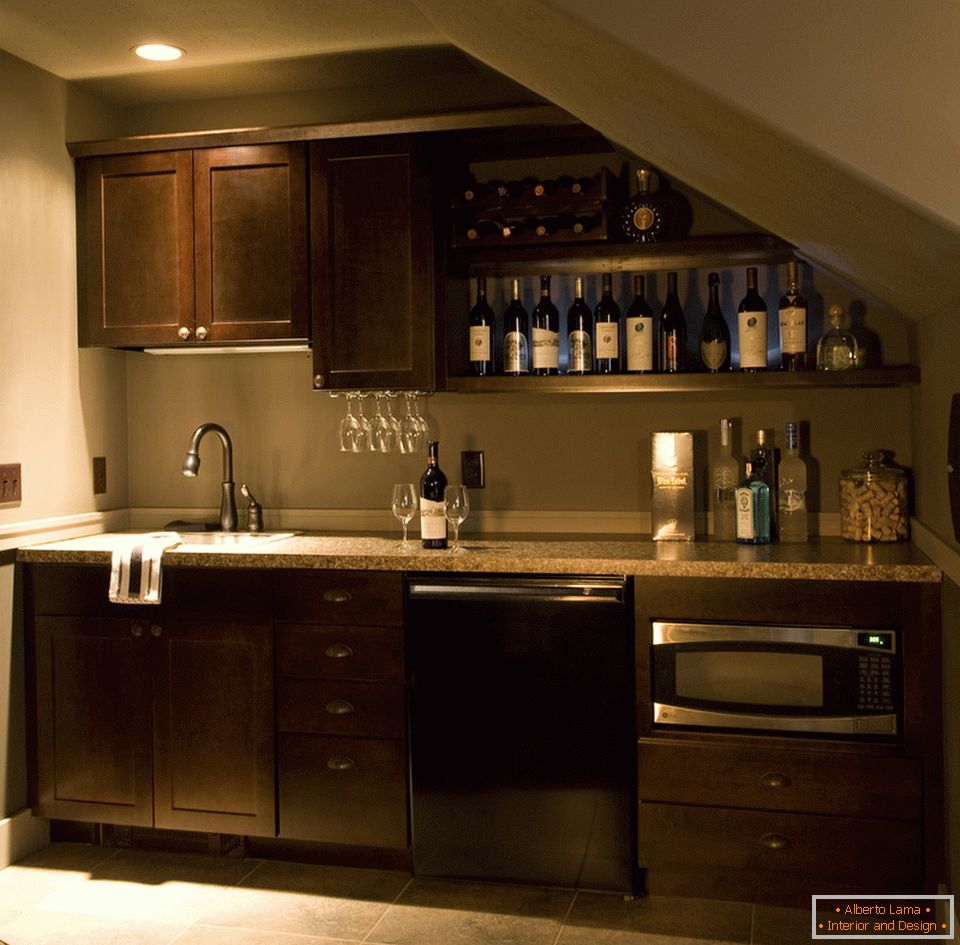 Stylowe i nowoczesne wnętrze mini-kuchni w ciemnym kolorze