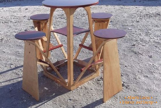Modułowy stół składany z siedzeniami