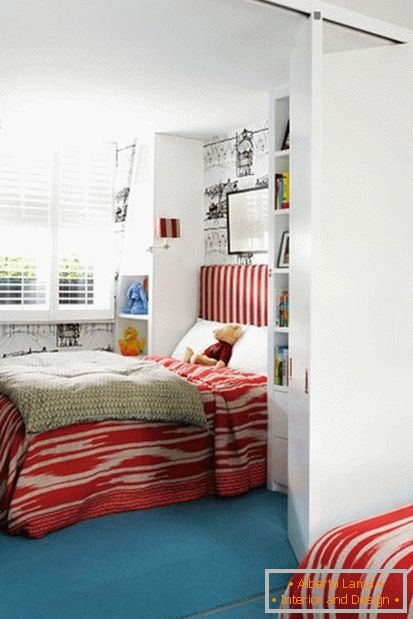 Piękny czerwony pokój dziecięcy dla chłopca