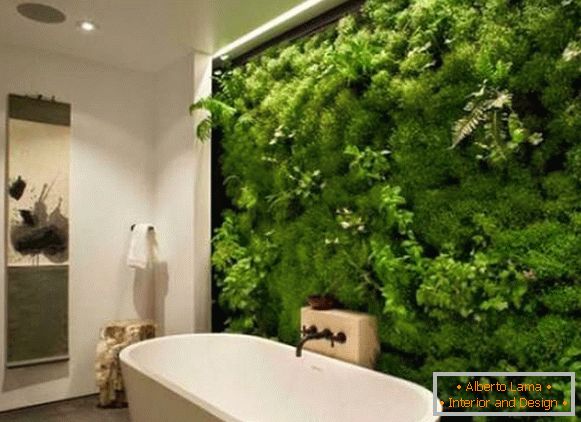 Zielona ściana w projekcie łazienki