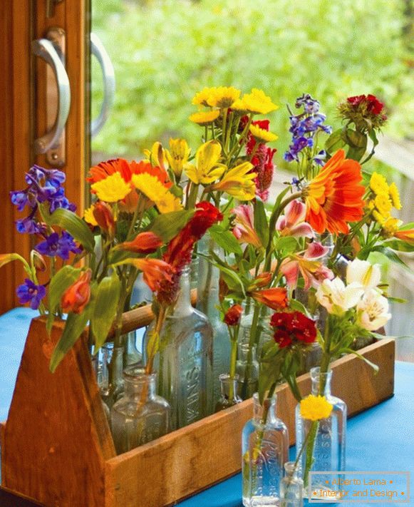 Kwiaty w naczyniach szklanych
