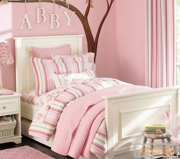 Romantyczna dekoracja dla dzieci w kolorze różowym