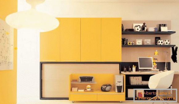 Biuro w żółtym kolorze