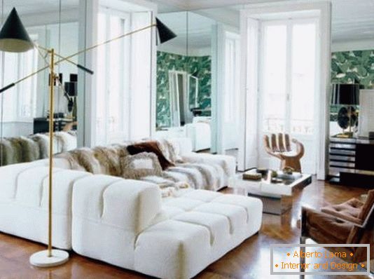 piękny designerski pokój z sofą
