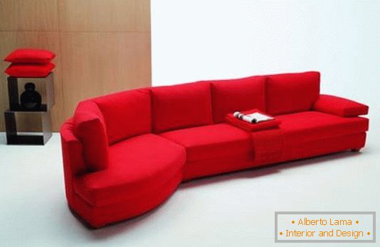 czerwono-modułowa sofa