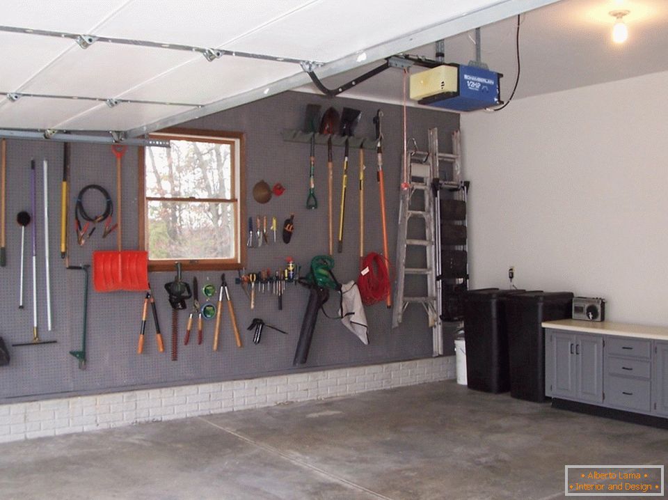 System do montażu na ścianie w garażu