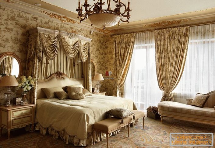 Luksus i powściągliwość we wnętrzu przestronnej sypialni. W dekoracji tylko naturalne materiały. 