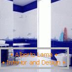 Łazienka w kolorach niebieskim i białym