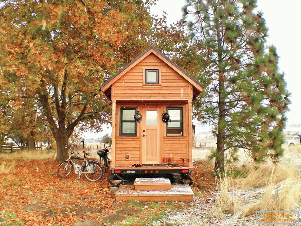 Drewniany mały dom