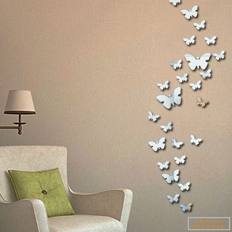 Lustrzane motyle na ścianie