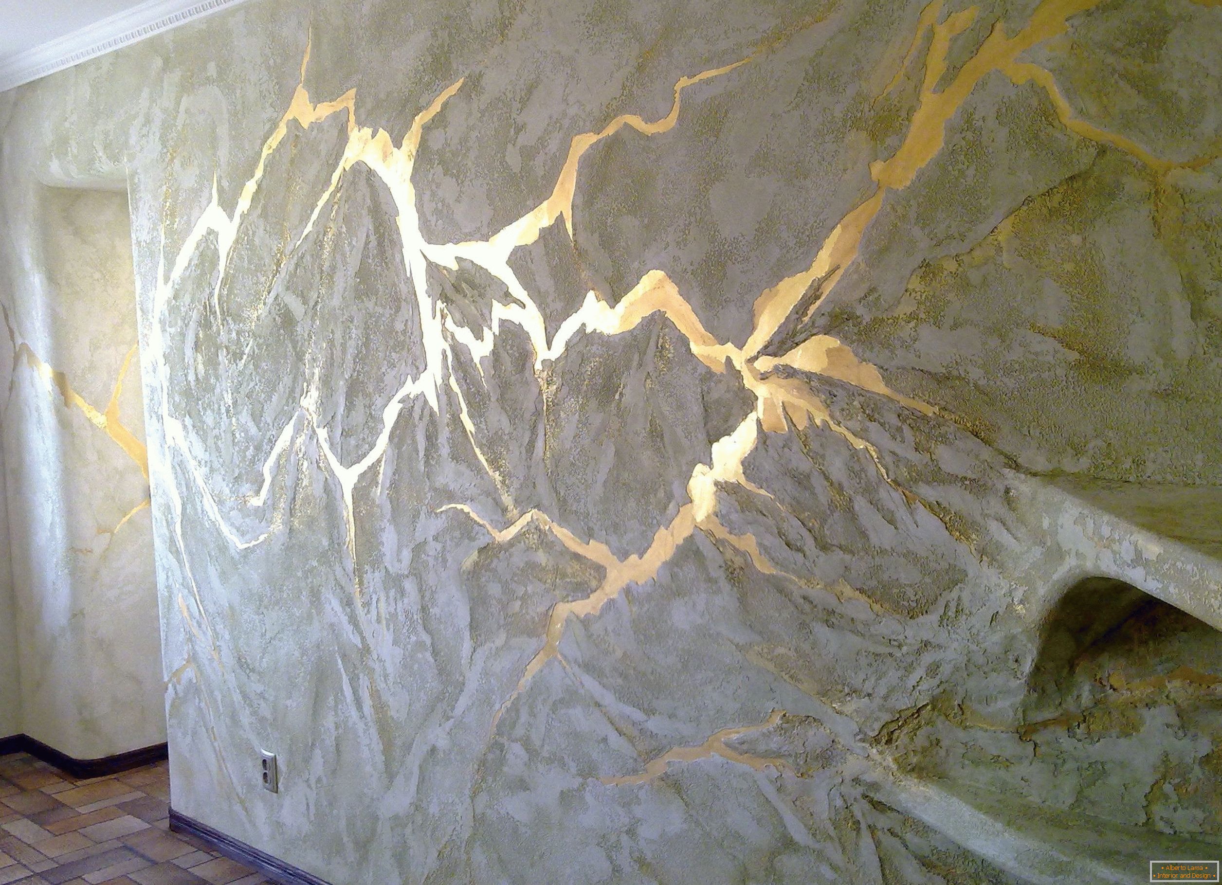Ściana ozdobiona dekoracyjnym tynkiem