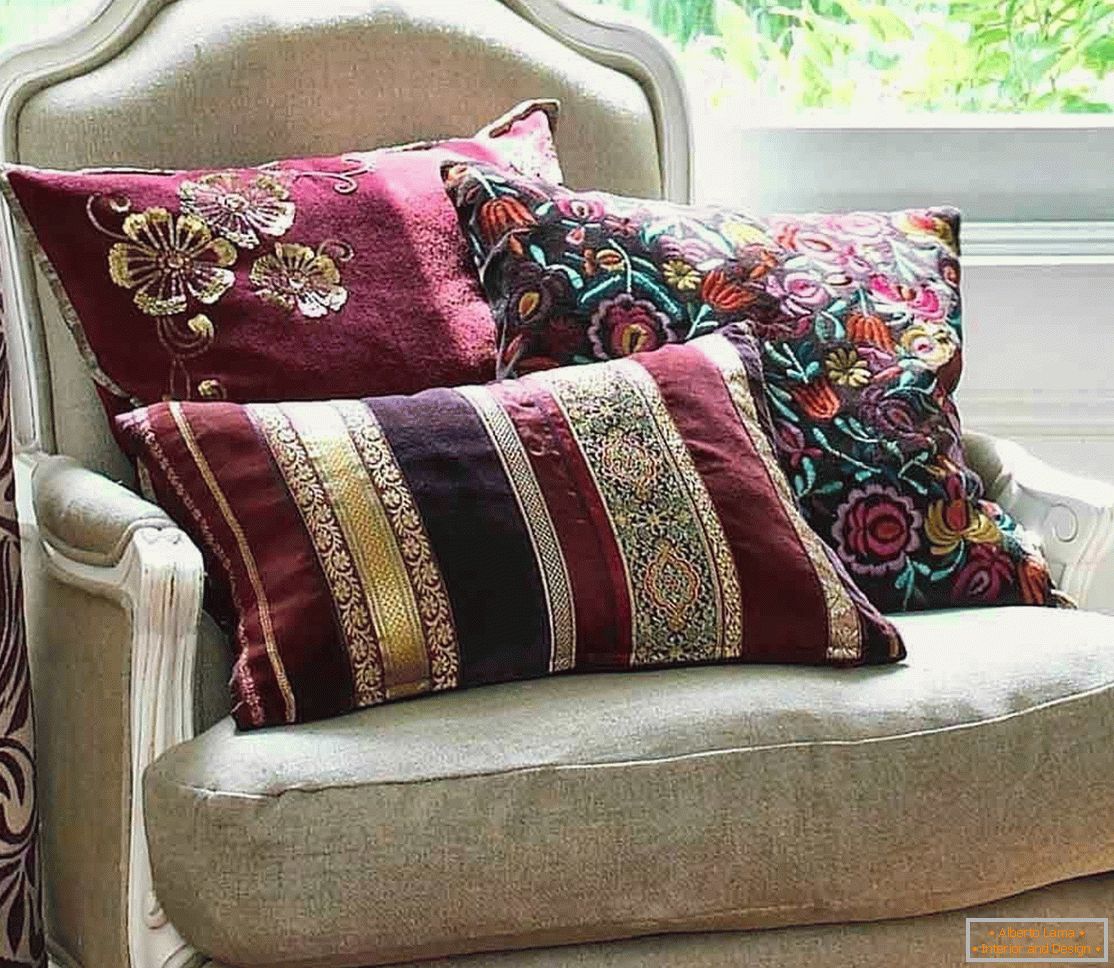Poduszki dekoracyjne с вышивкой 