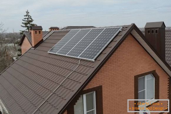 Projekt prywatnego domu z panelami słonecznymi