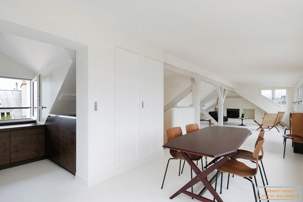 Dwupoziomowy apartament w minimalistycznym stylu