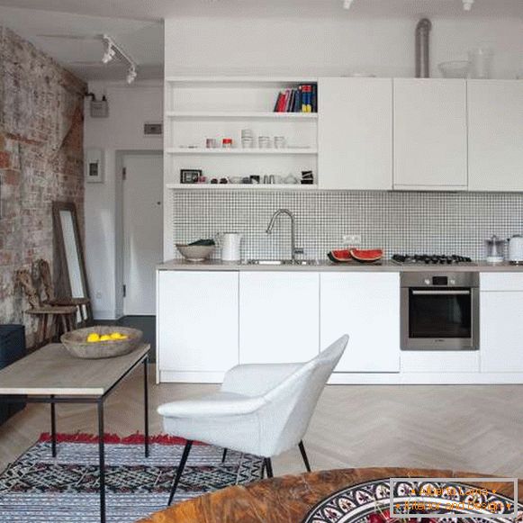 Stylowy design jednopokojowego apartamentu - połączona kuchnia