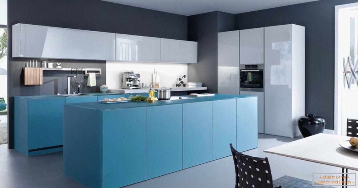 Niebieska kuchnia w stylu minimalizmu
