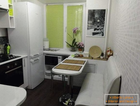 Projektowanie małych pomieszczeń w mieszkaniu: kuchnia z blatem barowym zamiast stołu