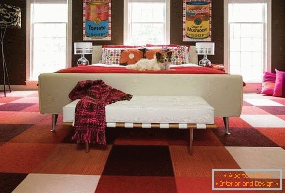 Jasna sypialnia w stylu lat 60-tych