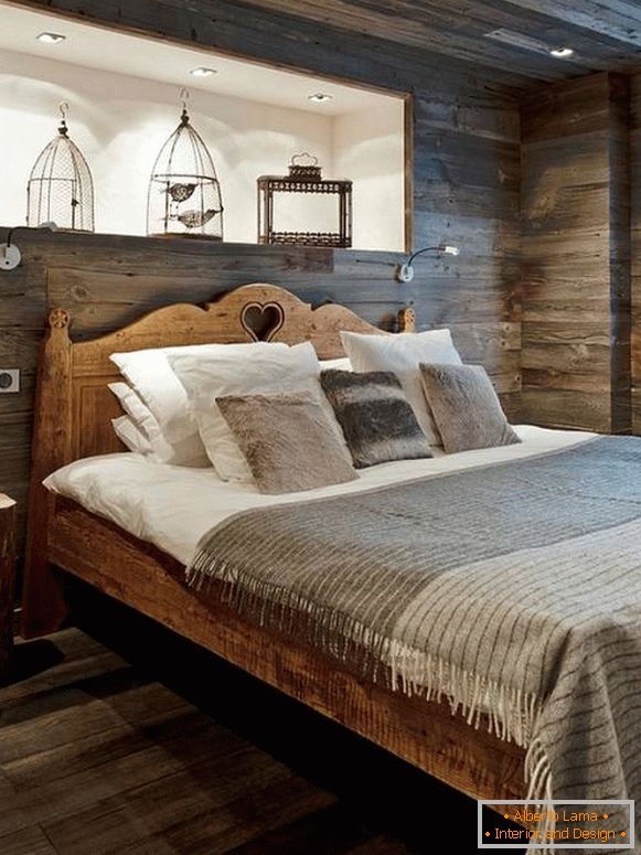 Sypialnia w stylu wiejskim z drewna