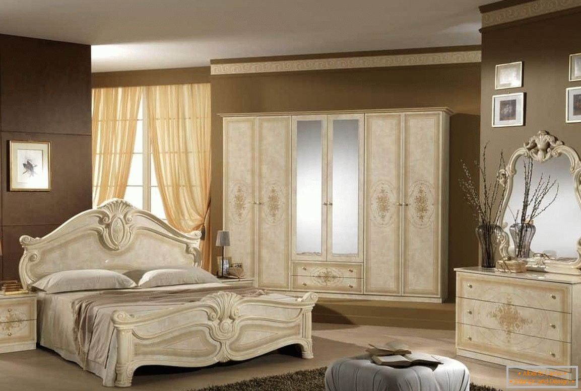 Klasyczny wystrój sypialni - beżowe meble i brązowe ściany