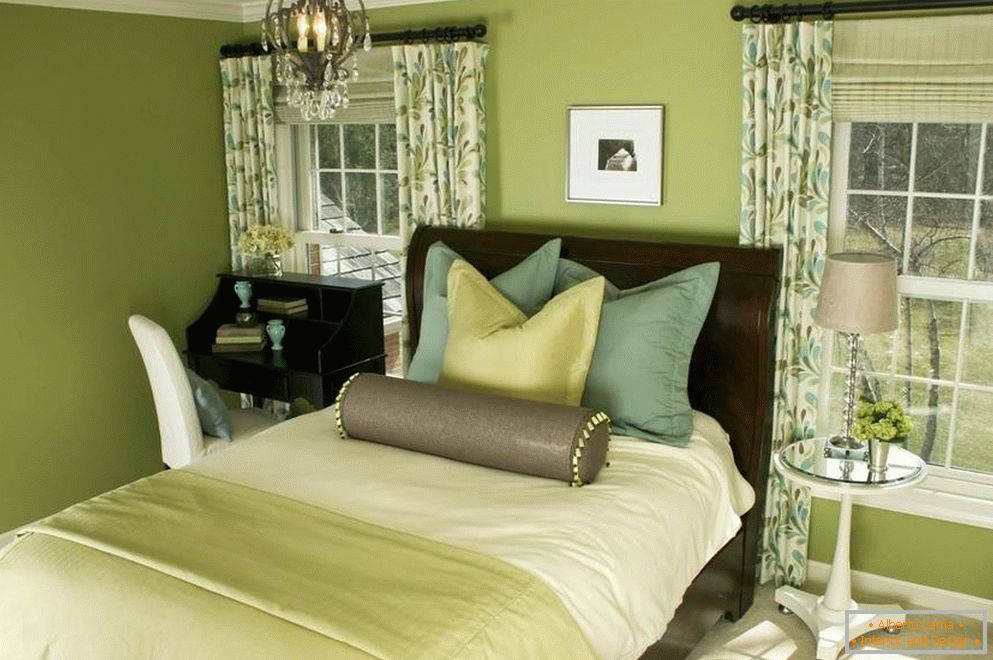 Piękna sypialnia w odcieniach zieleni