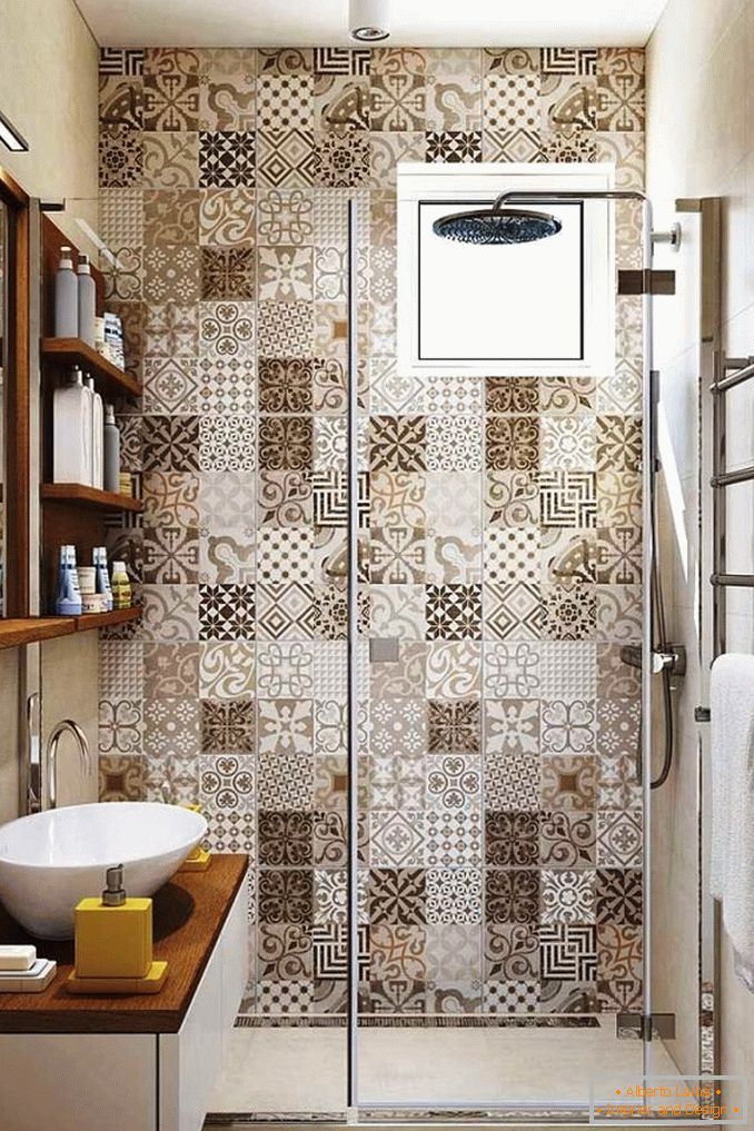 Imitacja mozaiki w łazience bez toalety