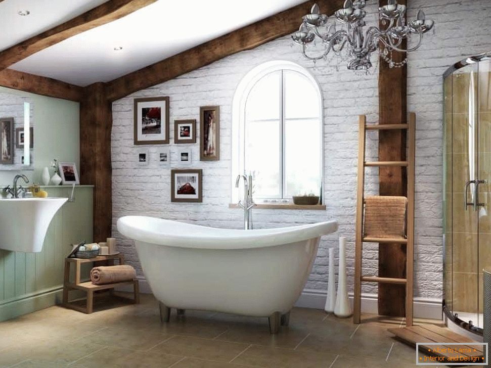 Łazienka z belkami stropowymi i białymi cegłami