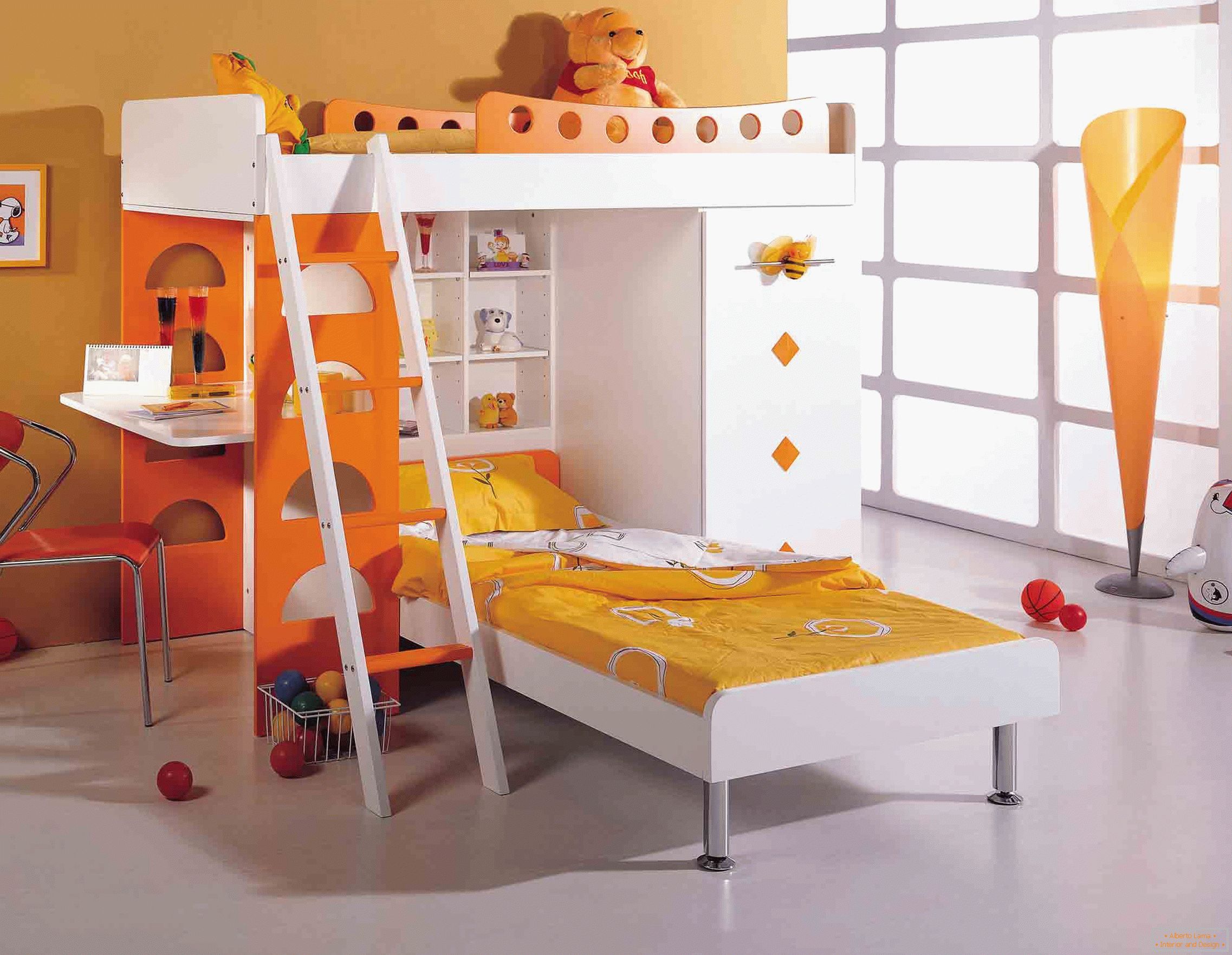 Pomarańczowo-białe łóżko piętrowe