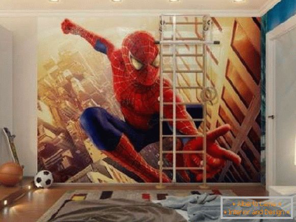 mężczyzna spiderman we wnętrzu przedszkola, zdjęcie 9