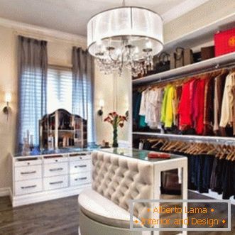 Szafa 2 m2 m. - zdjęcie ciekawych opcji aranżacji małej