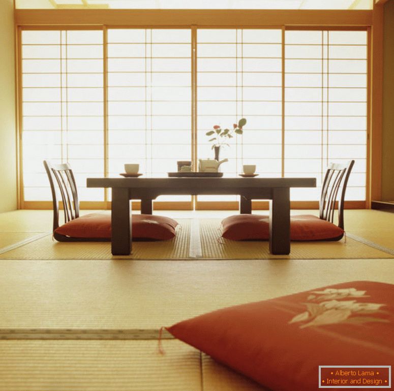 dekorowanie salonu w japońskim stylu plus stół i wazon kwiatów, potem poduszka i dywan 1024x1017