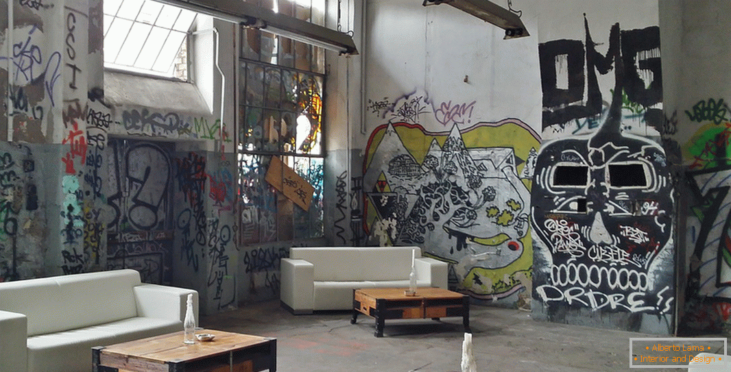 Wnętrze w stylu loft z graffiti