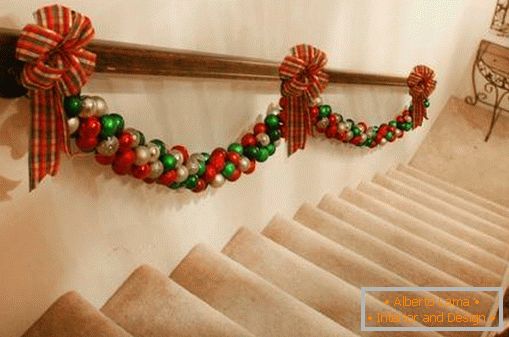 Dekorujemy schody na Nowy Rok