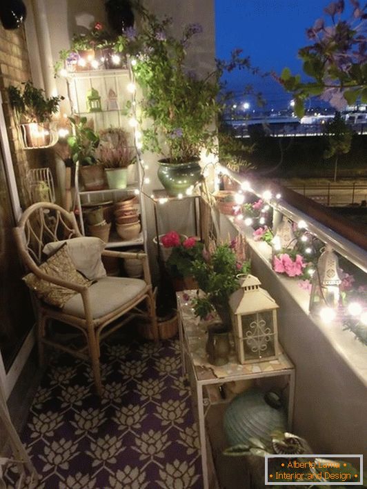 Kompaktowe meble na balkonie