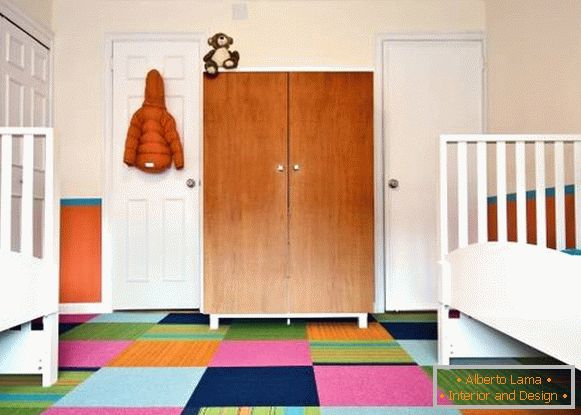 jasny dywan do pokoju dziecinnego
