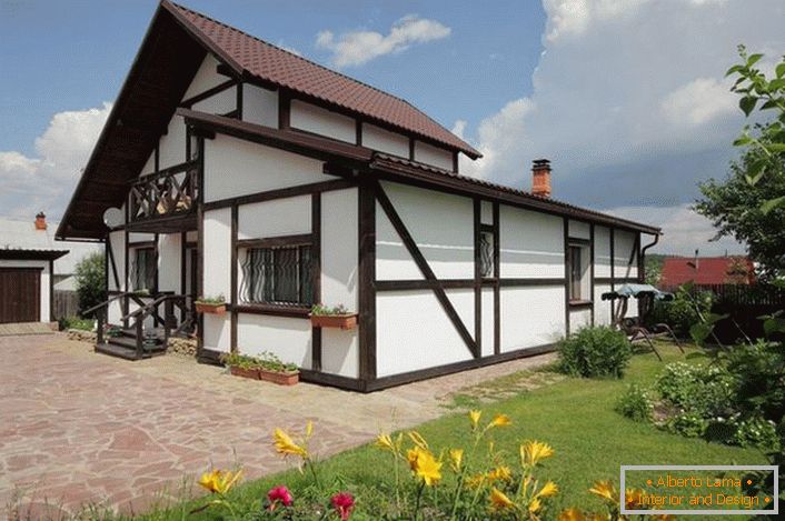 Mały dom w stylu skandynawskim przyciąga wzrok swoim pięknem i rustykalnym stylem.