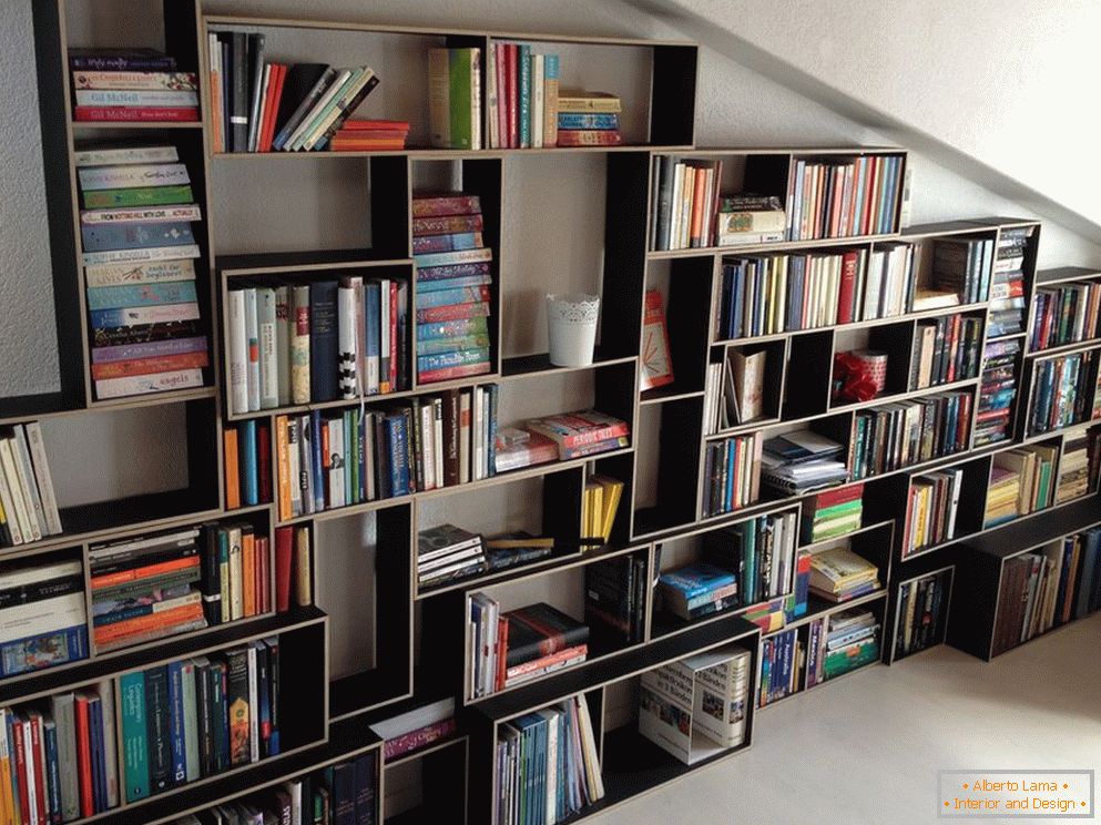 Wysokie półki na książki