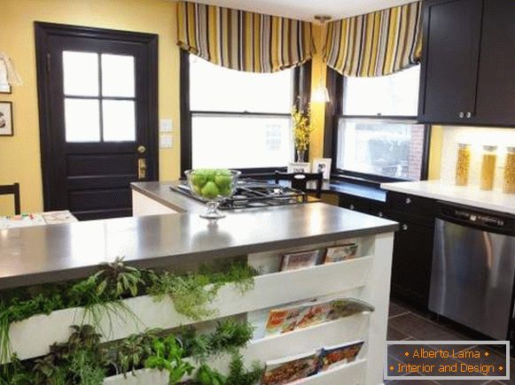 Modny design zasłon do kuchni w kolorze żółtym i brązowym