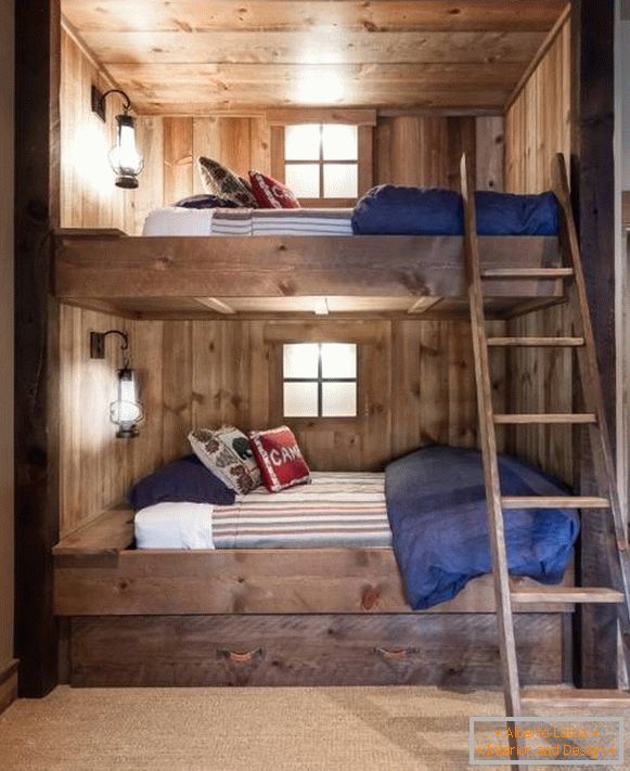 Przytulne dwukondygnacyjne łóżko z drewna