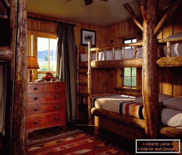 Łóżko piętrowe w stylu rustykalnym