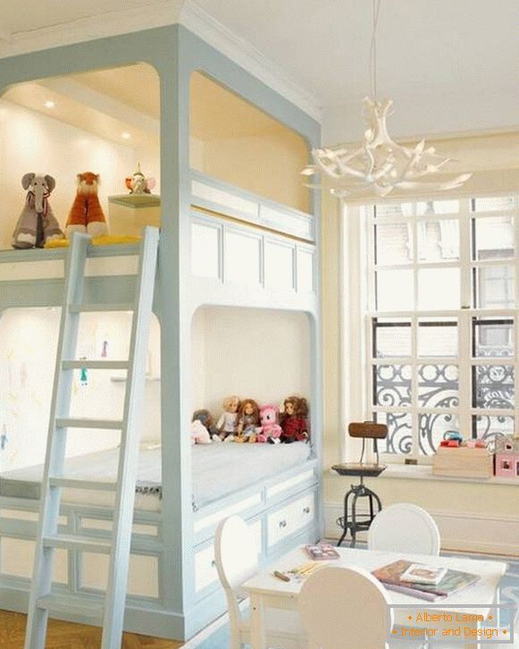 Piękny pokój dla dziewcząt z łóżkiem piętrowym