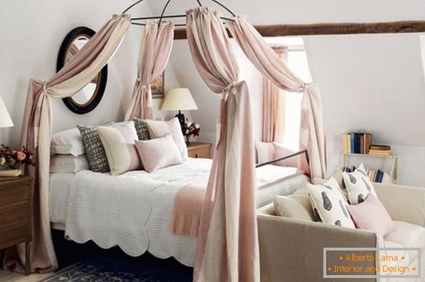 Piękna sypialnia w kremowych odcieniach