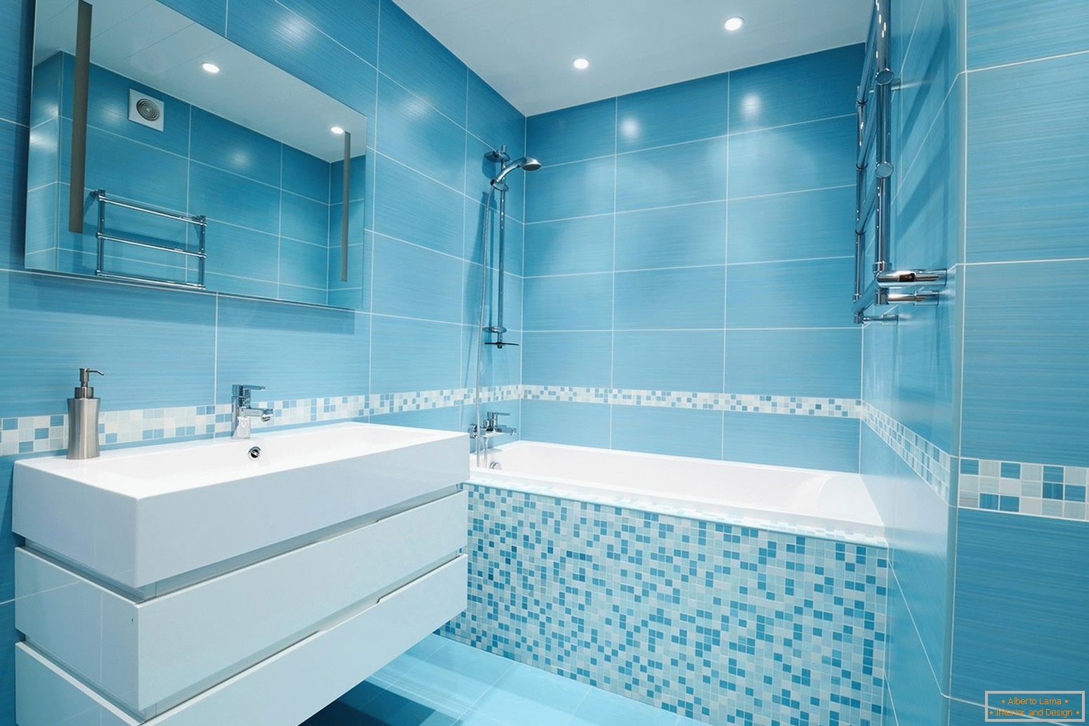 Niebieska dachówka w łazience