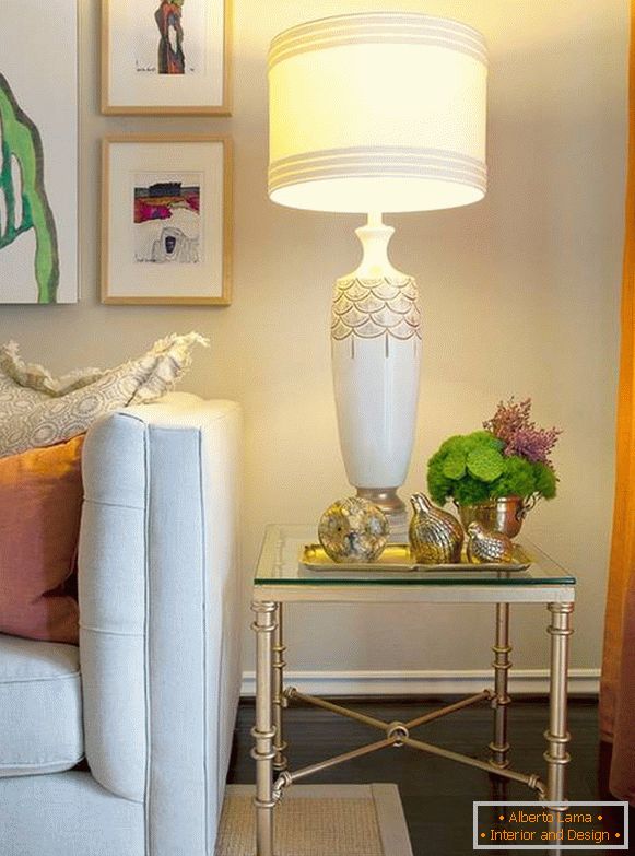 Luksusowa lampa stołowa na niskim stoliku