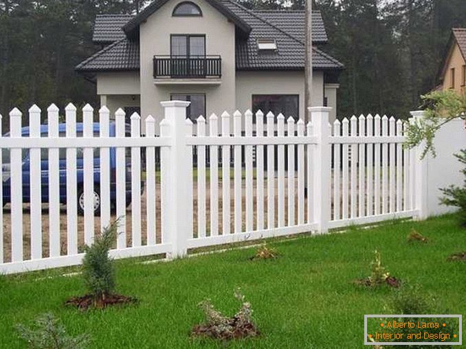 drewniane ogrodzenia do zdjęcia prywatnego domu