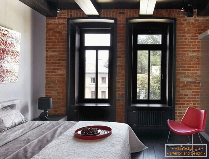 Udane połączenie klasycznych kolorów-biały, czerwony, czarny we wnętrzu stylu sypialni loft.