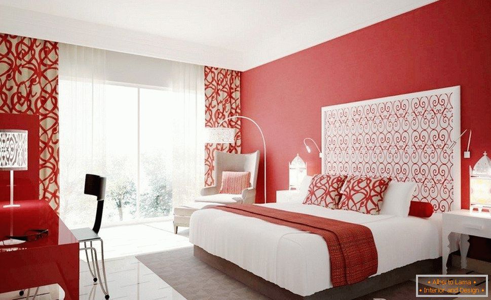 Białe meble w sypialni z czerwonymi ścianami
