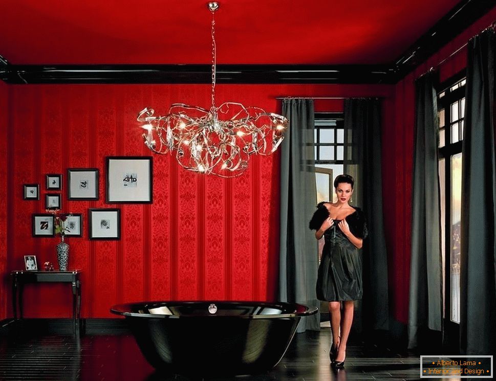 Czarna kąpiel w czerwonym pokoju