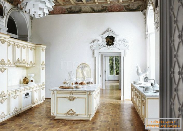 Wnętrze w stylu barokowym jest pięknie i szlachetnie urządzone funkcjonalnie.