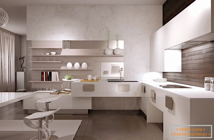 Minimalistyczne wnętrze kuchni w kolorze białym harmonijnie łączy się z drewnianą dekoracją ścienną nad blatem roboczym.